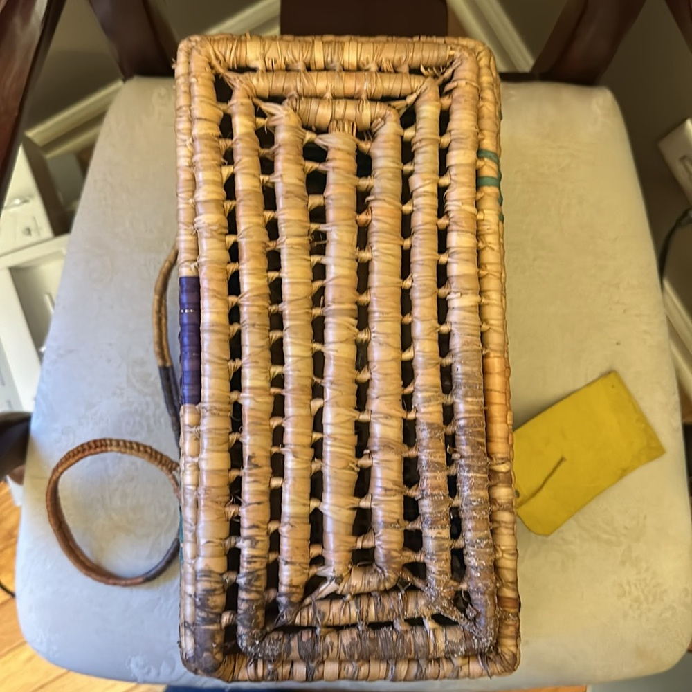 Gorgeous 1950s handmade, hand-painted woven bamboo, straw, wicker bag w/handles - Picture 6 of 13